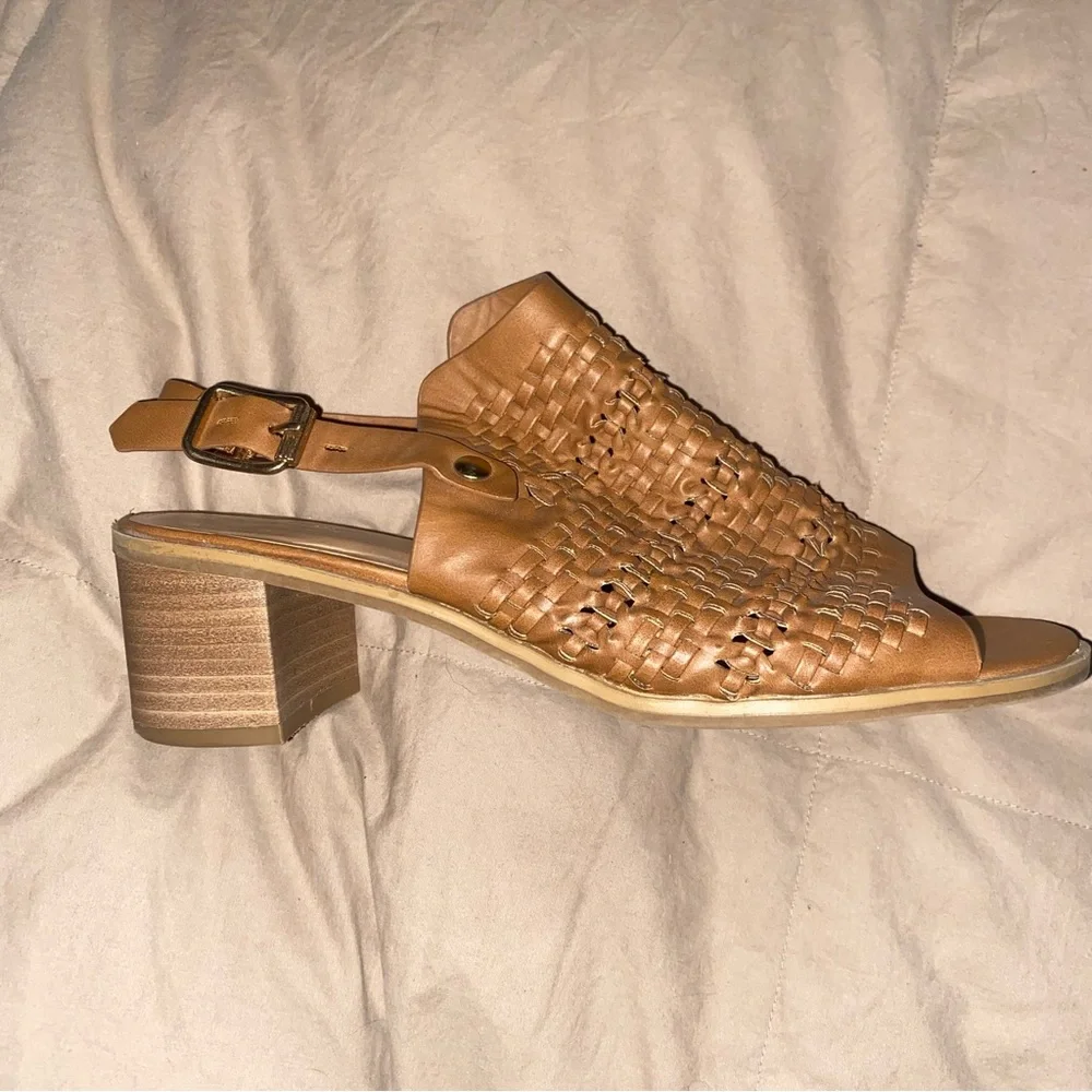 Universal Thread Block Heel Sandals Faux Woven Rattan Slingback Open Toe SZ 7